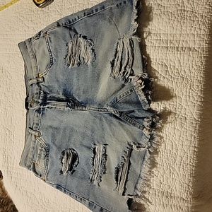 Distressed jean shorts size 3/26. BBJ. great nwot condition